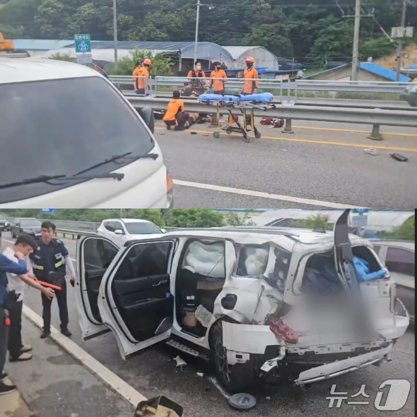 본문 이미지 - 2일 오후 1시30분쯤 경북 상주시 낙동면 성동리 대구에서 상주 방향으로 가는 25번 국도에서 3.5톤 화물차가 앞서가던 자전거와 에스코트하던 SUV를 잇따라 추돌했다. 119구급대원들이 사고 현장을 수습하고 있다.(독자 송영훈 씨 제공. 재판매 및 DB 금지)2026.6.2/뉴스1