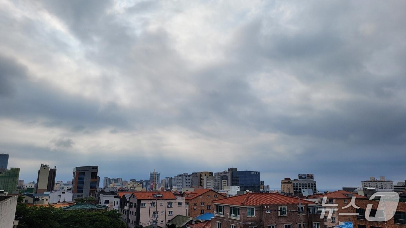 본문 이미지 - 구름 낀 하늘.(자료사진)/뉴스1