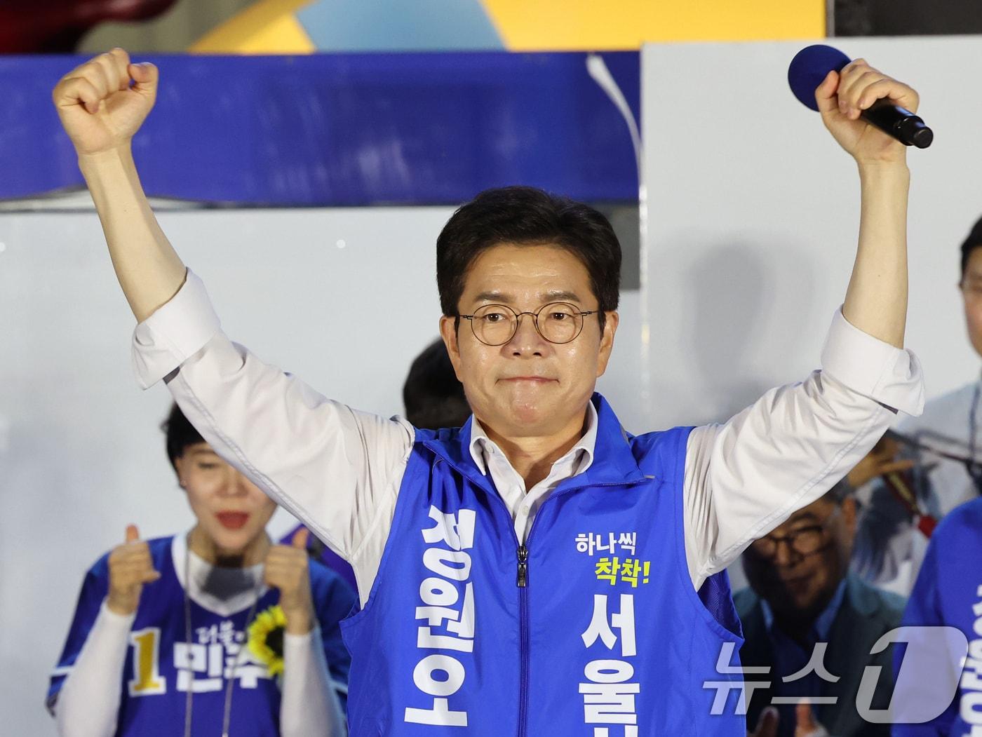 본문 이미지 - 정원오 더불어민주당 서울시장 후보가 2일 오후 서울 청계광장에서 열린 파이널 유세에서 지지를 호소하고 있다. 2026.6.2 ⓒ 뉴스1 황기선 기자