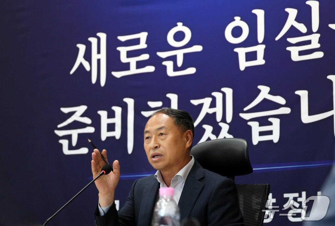 본문 이미지 - 한득수 전북 임실군수 당선인이 인수위원회에서 발언을 하고 있다.(임실군제공, 재판매 및 DB슨디)2026.6.20/뉴스1