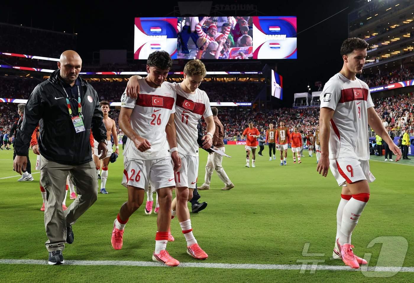 본문 이미지 - 튀르키예는 2026 FIFA 북중미 월드컵에서 조별리그 2경기 만에 탈락이 확정됐다. ⓒ AFP=뉴스1
