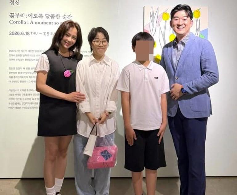 본문 이미지 - 강성연 가족과 청신 작가/인스타그램 캡처