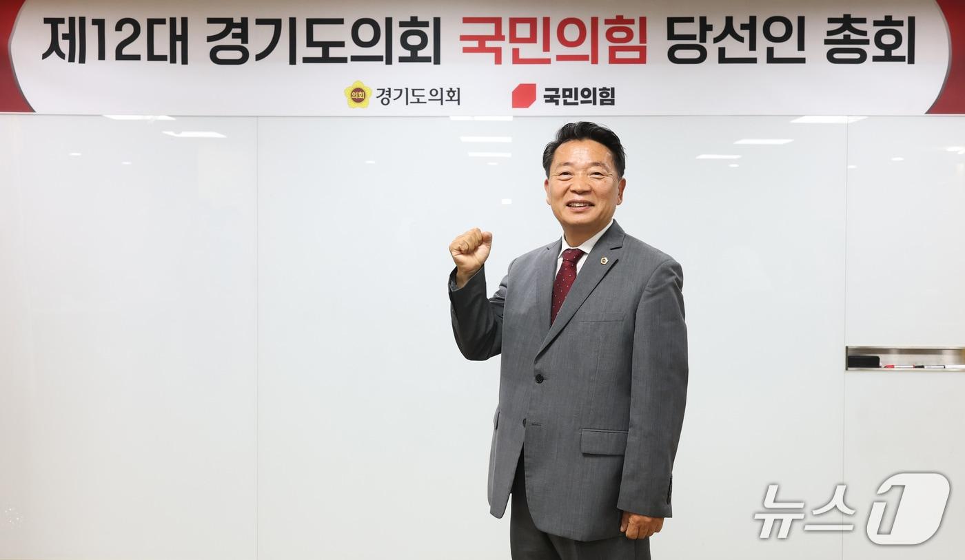 본문 이미지 - 경기도의회 국민의힘이 내달 출범하는 제12대 도의회 1기 대표의원으로 현 농정해양위원장인 방성환 의원(성남5)을 추대했다.(도의회 국민의힘 제공. 재판매 및 DB금지)/뉴스1