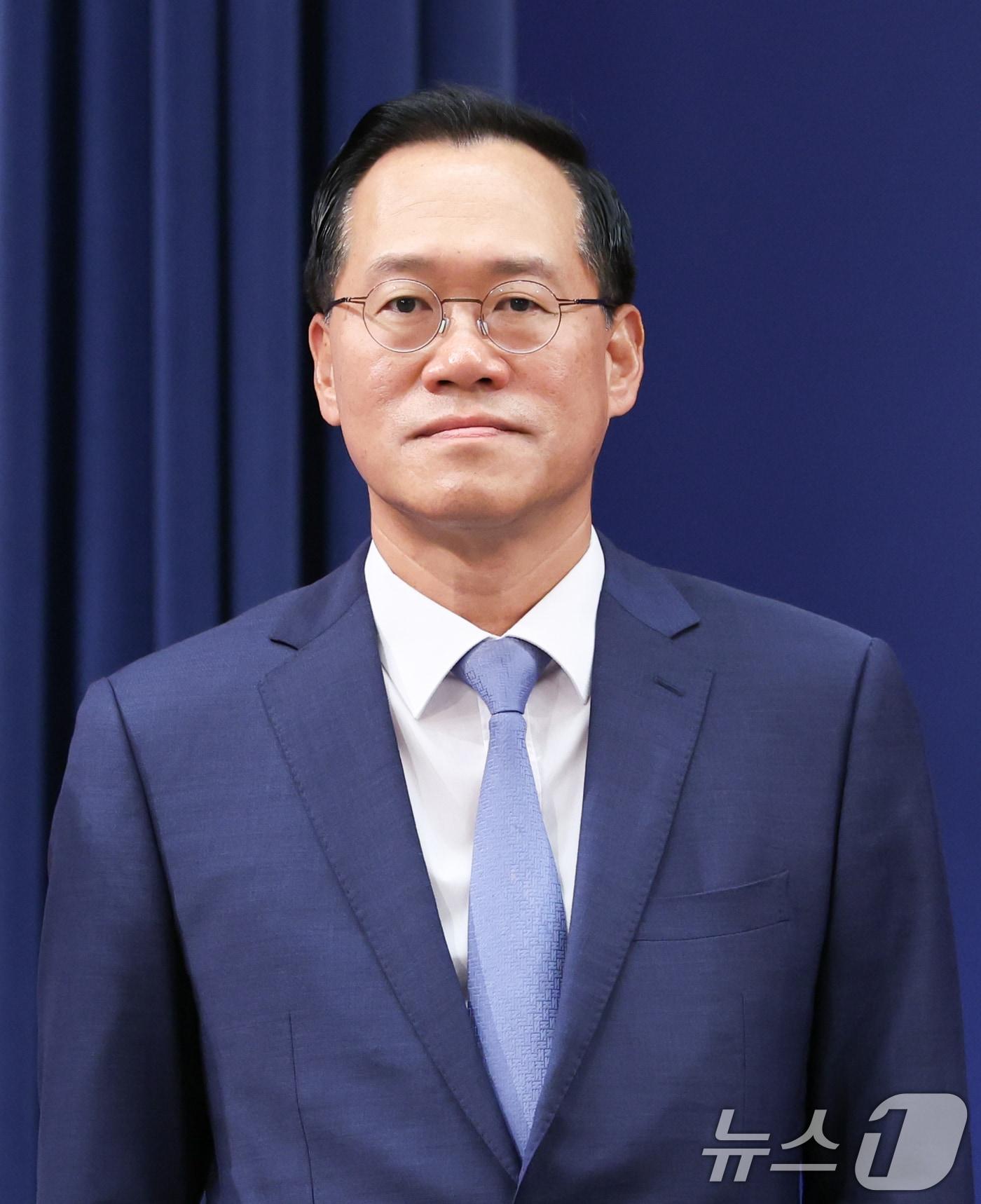 본문 이미지 - 이재명 대통령은 21일 민정수석비서관에 한찬식 김앤장법률사무소 변호사를 임명했다. 사진은 이날 인선 발표 브리핑에서 참석한 한찬식 민정수석비서관. 2026.6.21 ⓒ 뉴스1 허경 기자