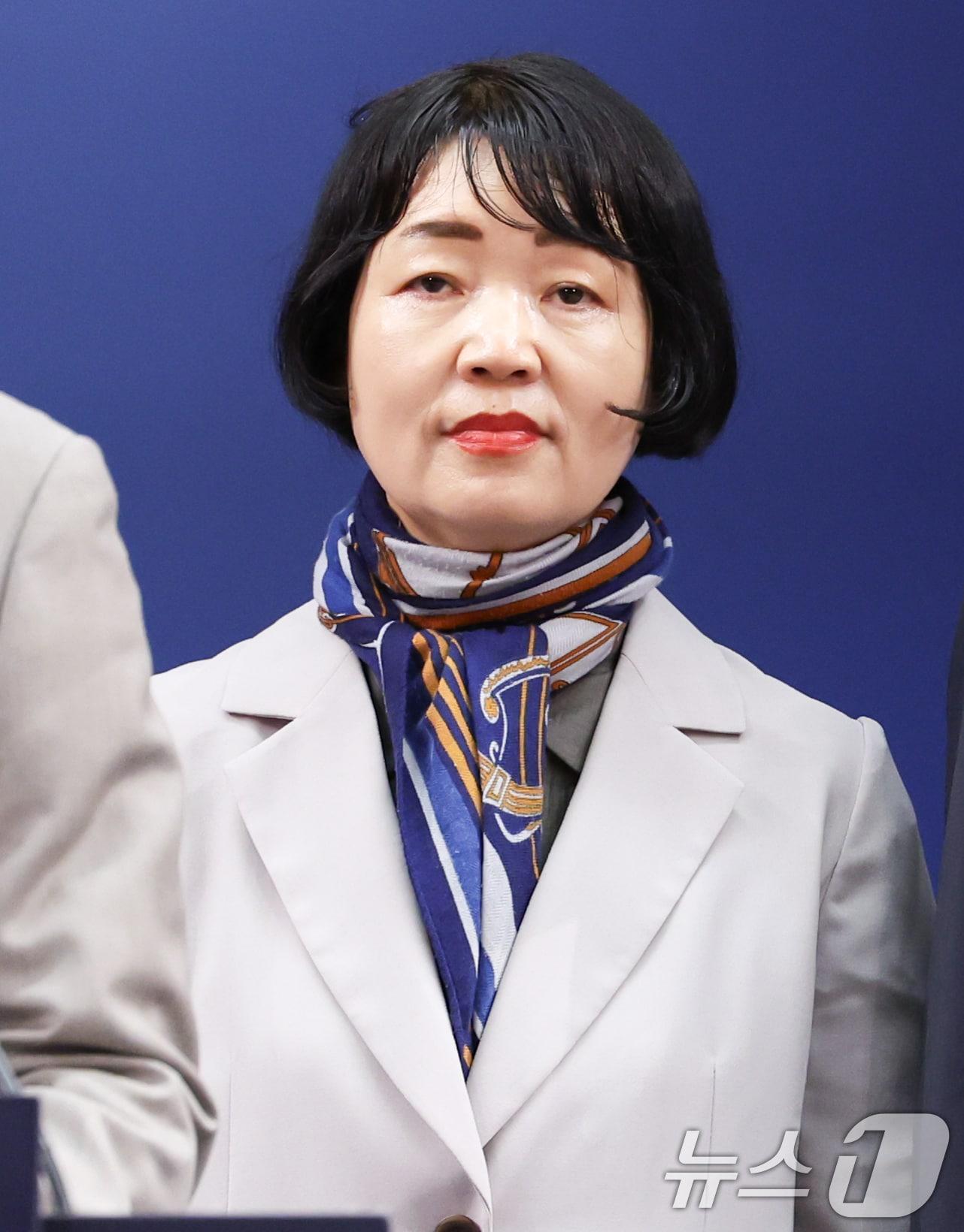 본문 이미지 - 이재명 대통령은 21일 사회수석비서관에 김경자 우석대 교수를 임명했다. 사진은 이날 인선 발표 브리핑에서 참석한 김경자 사회수석비서관. 2026.6.21 ⓒ 뉴스1 허경 기자