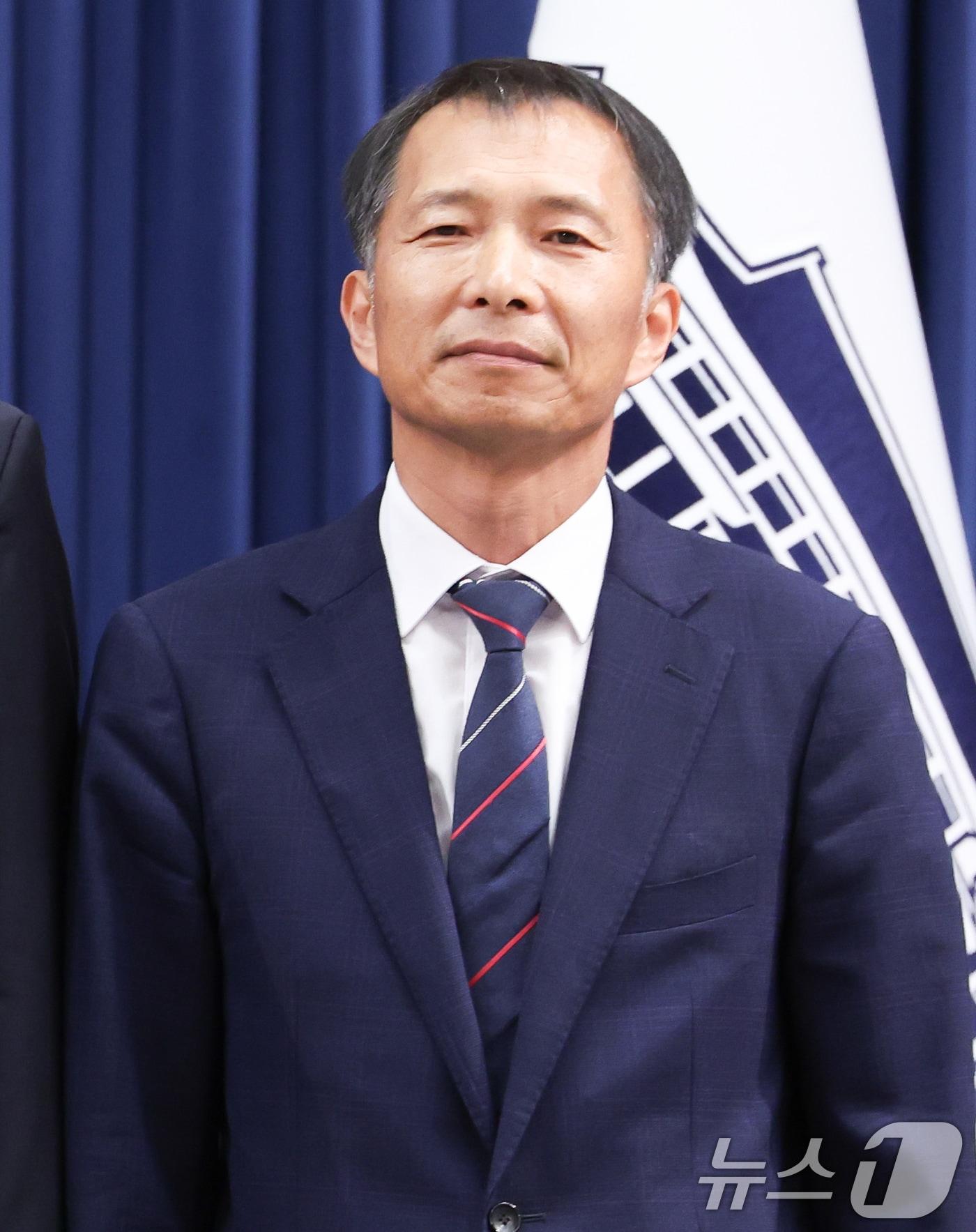본문 이미지 - 이재명 대통령은 21일 국가안보실 제3차장에 송기호 안보실 경제안보비서관을 임명했다. 사진은 이날 인선 발표 브리핑에서 참석한 송기호 국가안보실 제3차장. 2026.6.21 ⓒ 뉴스1 허경 기자