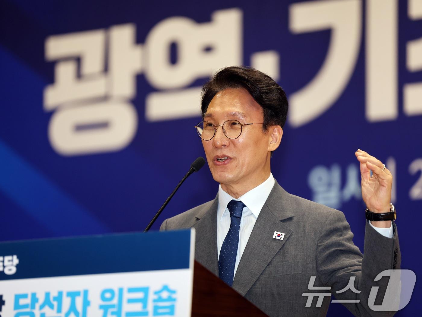 본문 이미지 - 김민석 국무총리가 21일 오후 서울 여의도 국회 의원회관에서 열린 '2026 6·3지방선거 단체장 당선자 워크숍'에서 축사를 하고 있다. 2026.6.21 ⓒ 뉴스1 황기선 기자