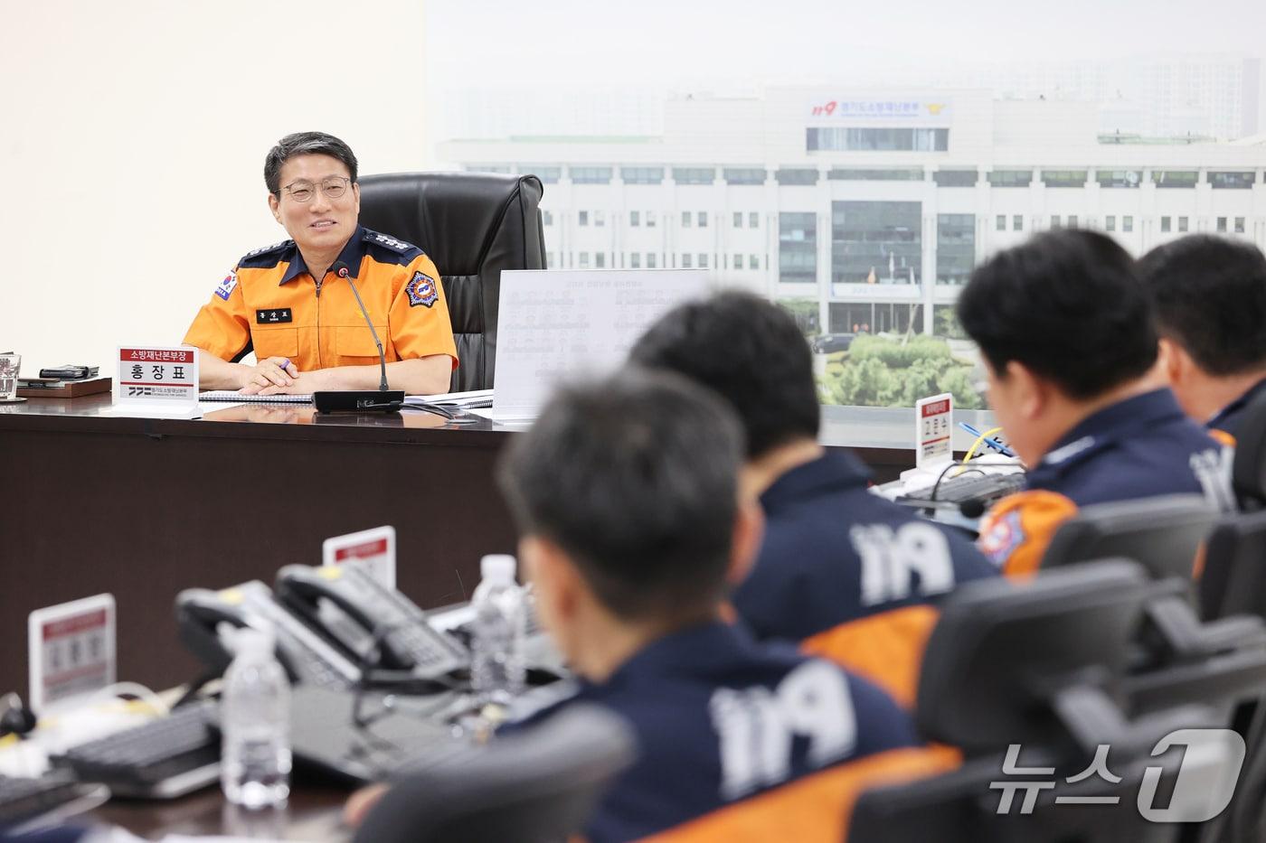 본문 이미지 - 홍장표 경기도소방재난본부장이 지난 19일 소방청 주관으로 열린 '전국 소방지휘관 영상회의'에 참석해 발언하고 있다. (경기소방 제공. 재판매 및 DB 금지) 2026.6.21/뉴스1