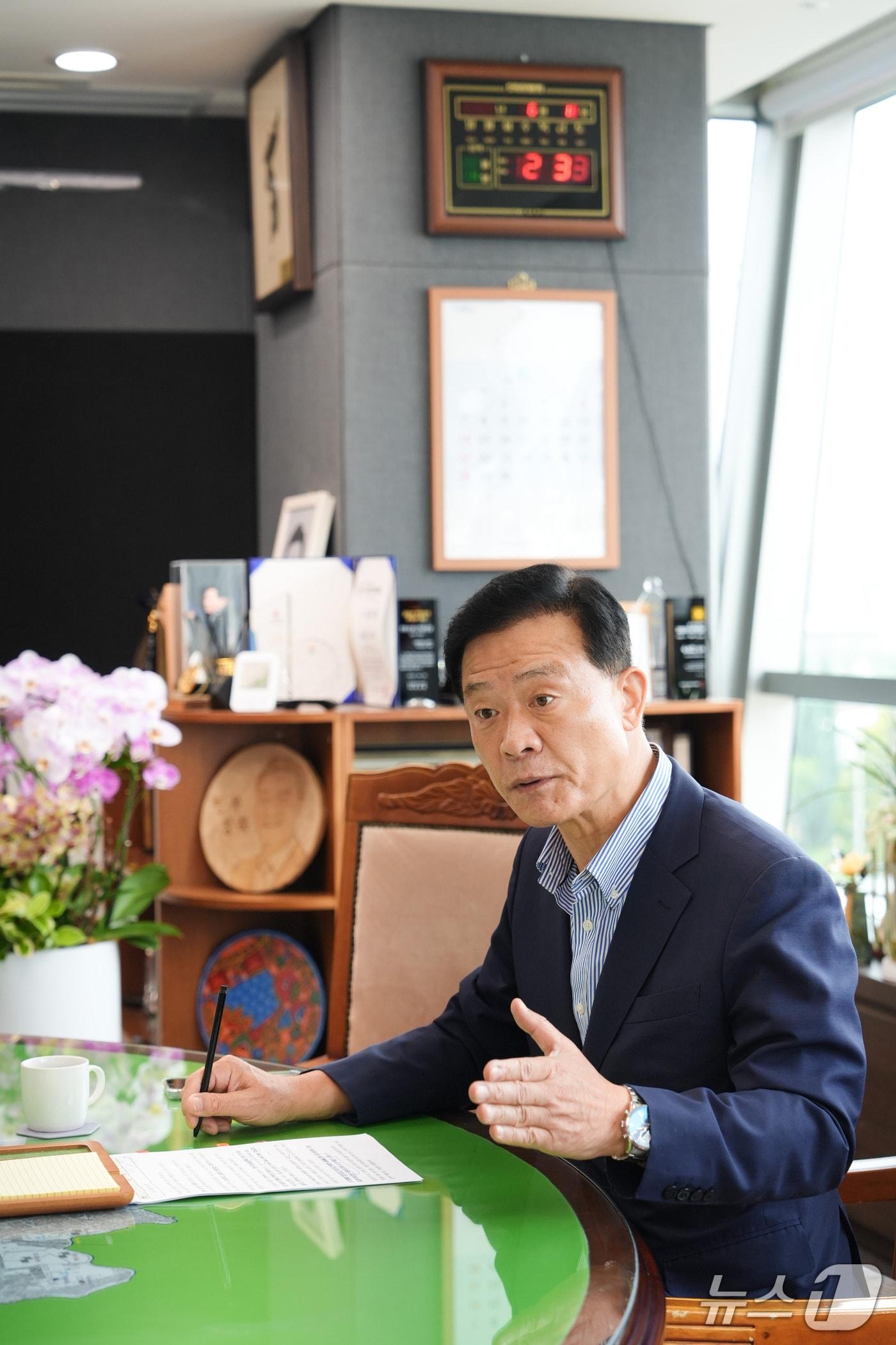 본문 이미지 - 이승로 성북구청장이 지난 18일 서울 성북구청에서 뉴스1과 인터뷰를 하고 있다. (성북구청 제공)
