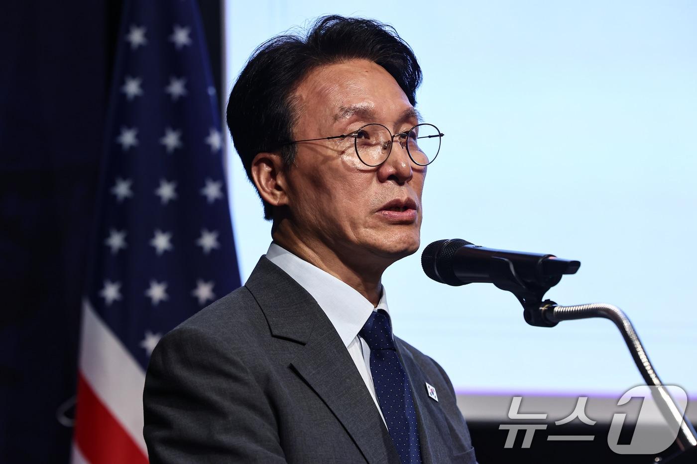 본문 이미지 - 김민석 국무총리가 21일 서울 용산구 그랜드하얏트에서 열린 한미우호 평화 컨퍼런스에서 축사를 하고 있다. 2026.6.21 ⓒ 뉴스1 김도우 기자