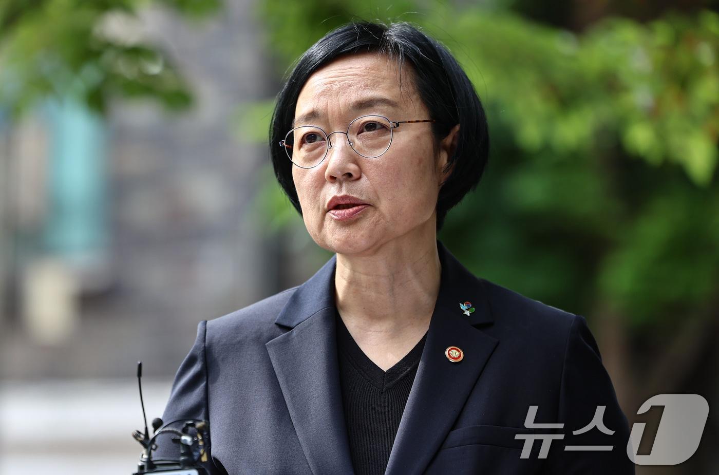 본문 이미지 - 한성숙 국무총리 후보자가 22일 서울 종로구 금융감독원 연수원에 마련된 인사청문회 준비 사무실에 출근하며 모두의 창업 정보유출 사태에 대해 발언하고 있다. 2026.6.22 ⓒ 뉴스1 김도우 기자