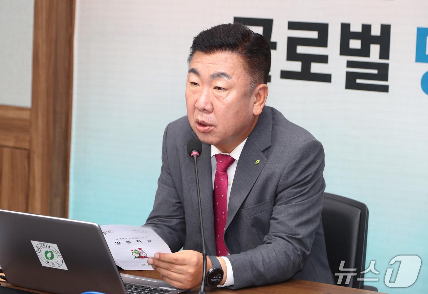 본문 이미지 - 이범석 청주시장이 22일 청주시청에서 열린 주간 업무보고를 주재하고 있다.(청주시 제공. 재판매 및 DB금지)/뉴스1