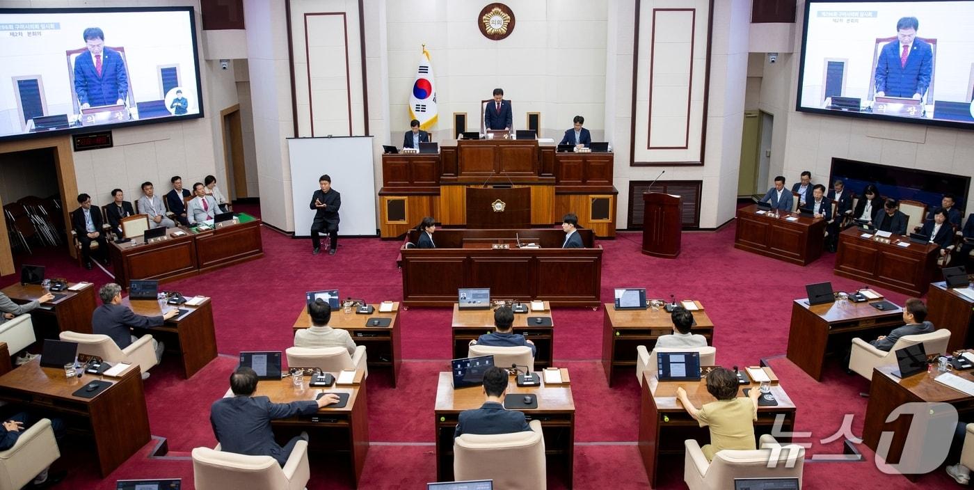 본문 이미지 - 22일 열린 구미시의회 임시회 본회의에서 박교상 시의장이 회의를 주재하고 있다. (구미시의회 제공. 재판매 및 DB금지)/뉴스1