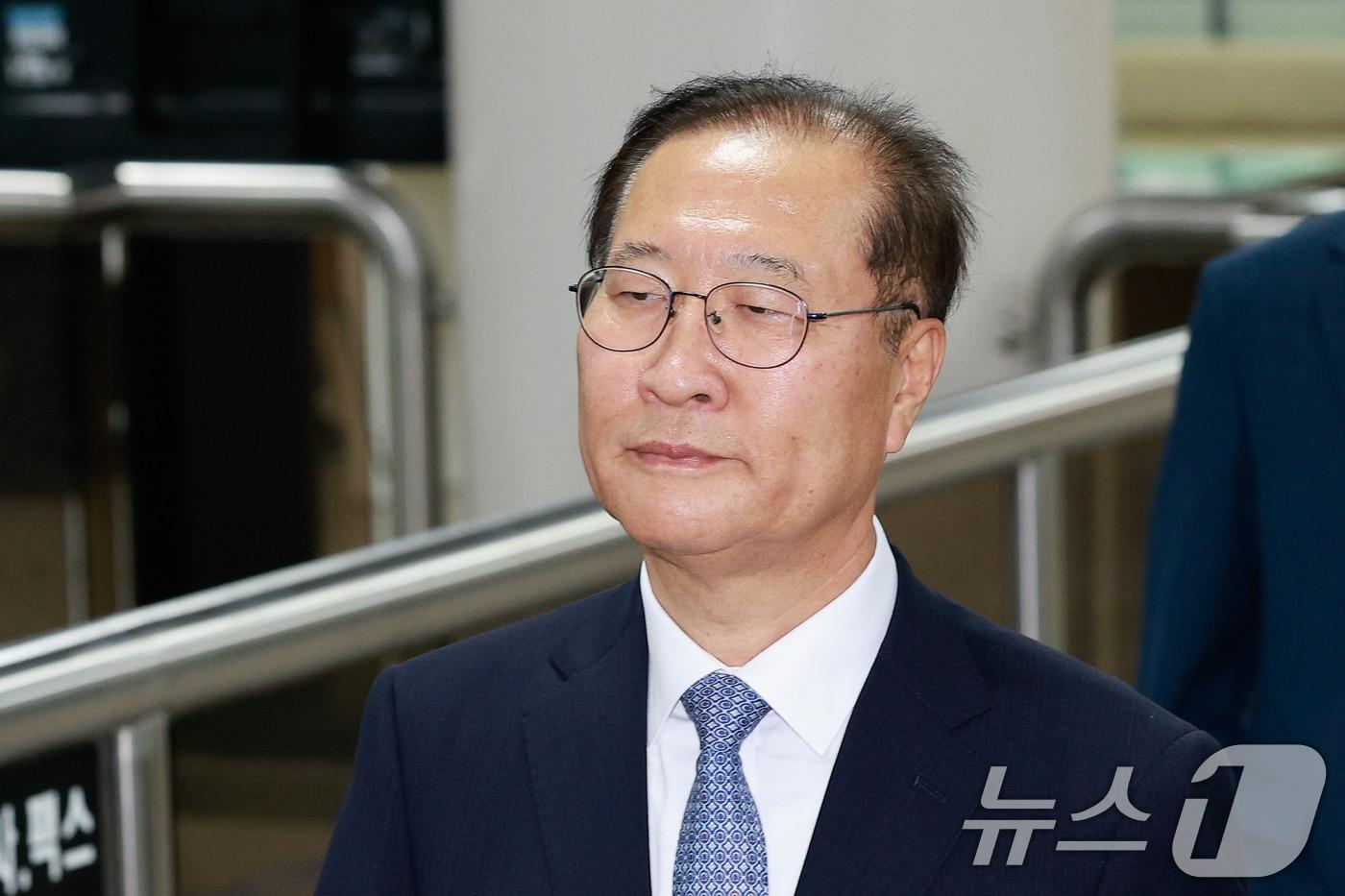 본문 이미지 - 박성재 전 법무부 장관이 22일 오후 서울 서초구 중앙지방법원에서 열린 내란중요임무종사, 청탁금지법 위반 등 혐의 1심 선고 공판에 출석하고 있다. 2026.6.22 ⓒ 뉴스1 안은나 기자