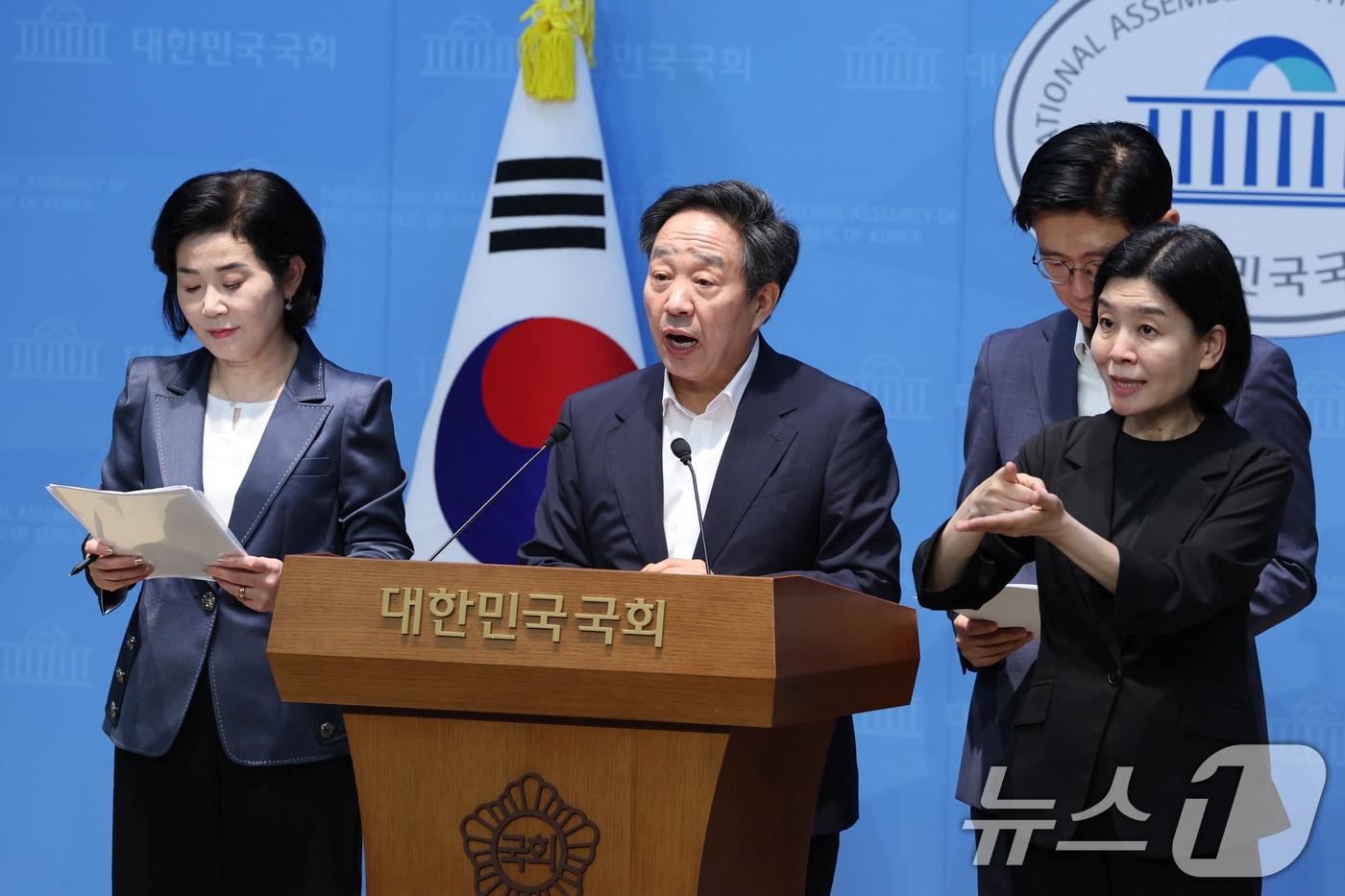 본문 이미지 - 강승규, 김희정, 조정훈 국민의힘 의원이 22일 서울 여의도 국회 소통관에서 한성숙 국무총리 후보자 인사청문회 관련 기자회견을 하고 있다. 2026.6.22 ⓒ 뉴스1 신웅수 기자