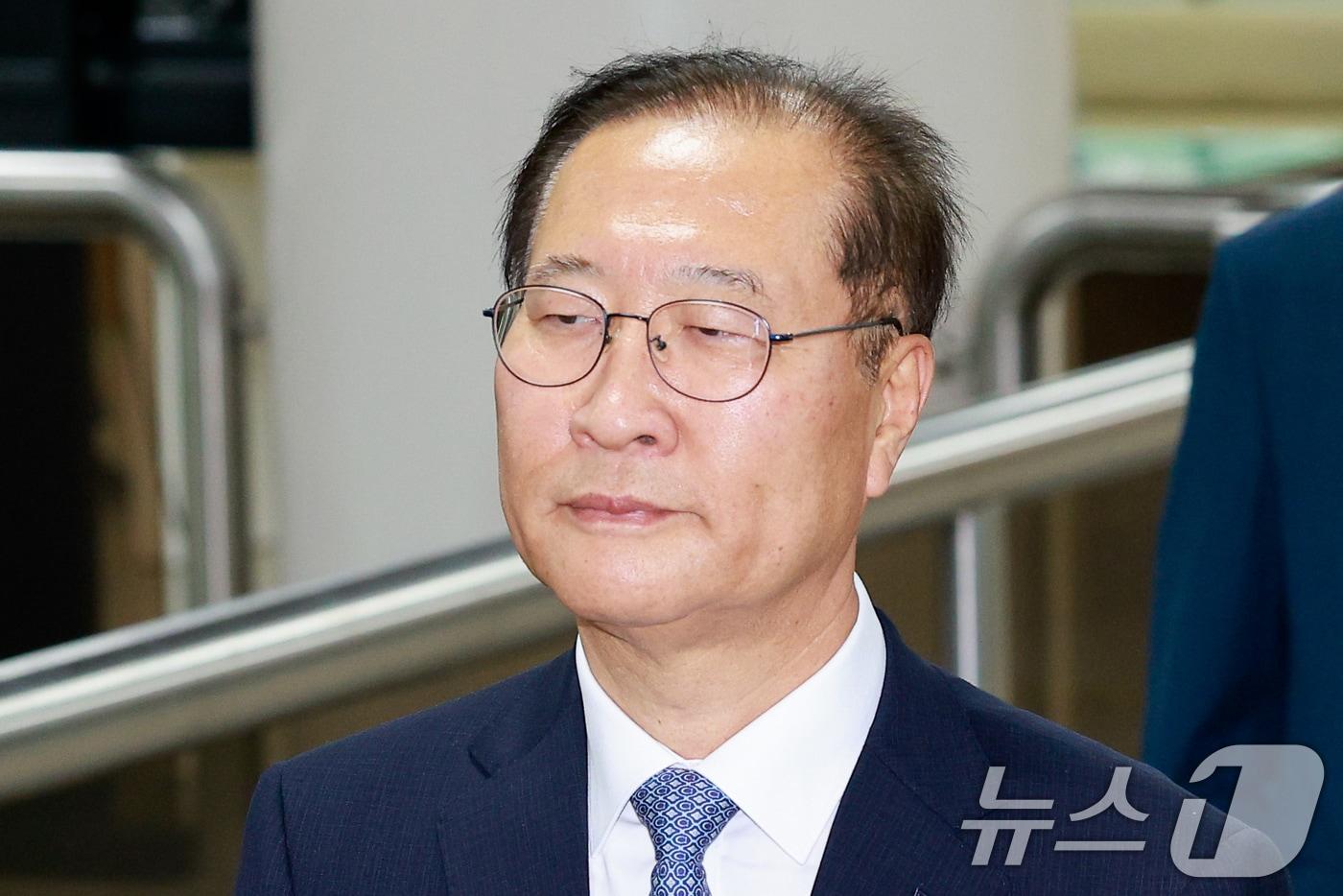 본문 이미지 - 박성재 전 법무부 장관이 22일 오후 서울 서초구 중앙지방법원에서 열린 내란중요임무종사, 청탁금지법 위반 등 혐의 1심 선고 공판에 출석하고 있다. ⓒ 뉴스1 안은나 기자