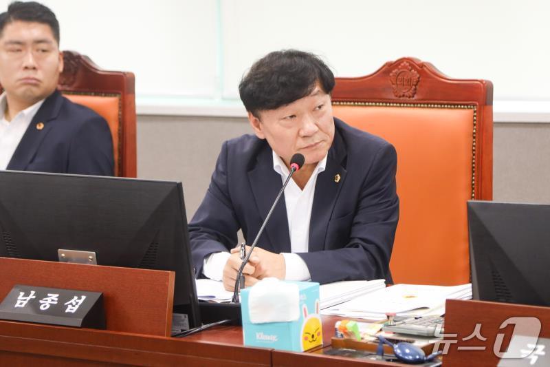 본문 이미지 - 제12대 경기도의회 전반기 더불어민주당 의장 후보로 추대된 남종섭 의원(용인3). (경기도의회 제공. 재판매 및 DB금지)/뉴스1