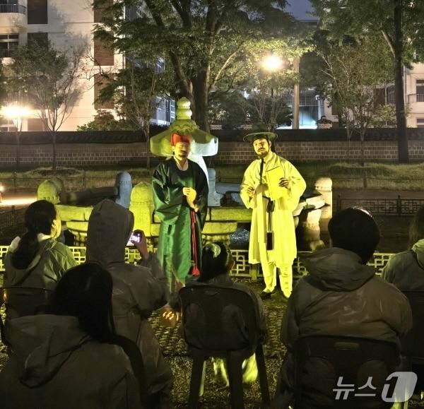 본문 이미지 - 야간 역사 해설 프로그램인 '왕과의 산책'이 지난 20일 본격 시작됐다.(전주시 제공, 재판매 및 DB 금지)/뉴스1