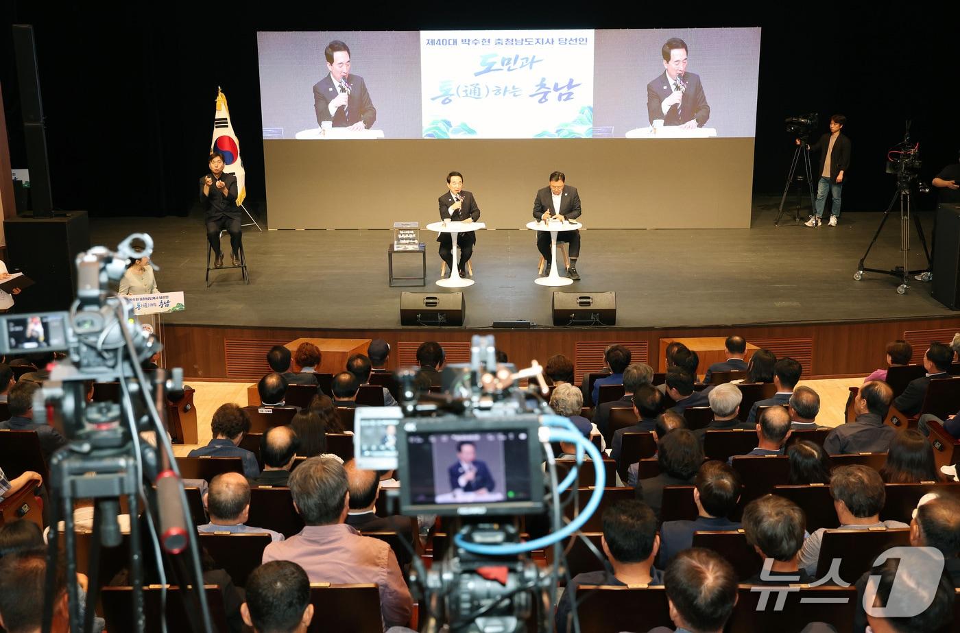 본문 이미지 - 22일 당진문예의전당에서 열린 박수현 충남도지사 당선인의 '도민과 통하는 충남' 타운홀 미팅 모습(충남도 제공. 재판매 및 DB금지)/뉴스1