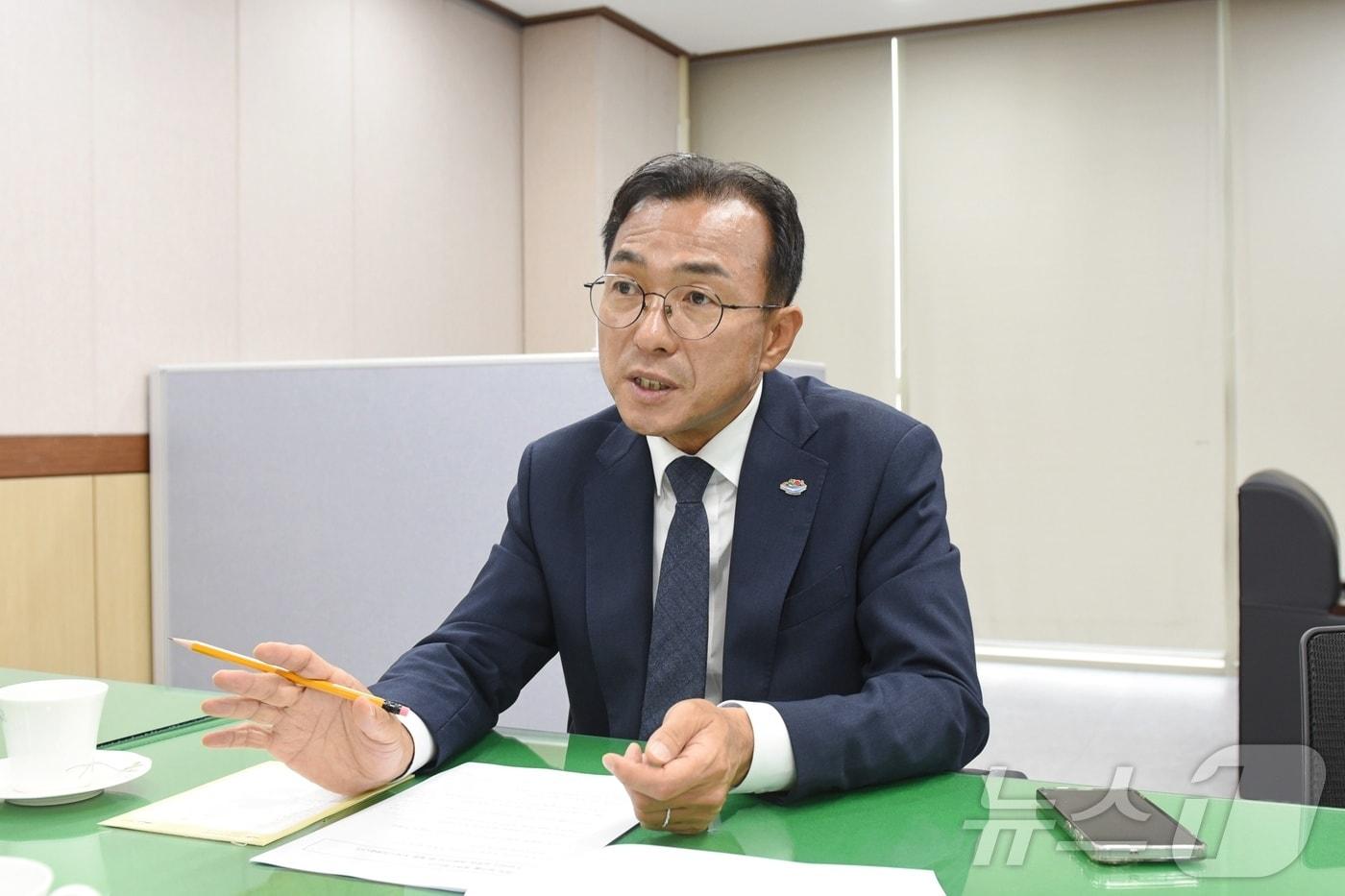 본문 이미지 - 서영학 여수시장 당선인이 22일 오후 진남체육관에 마련된 인수위원회 사무실에서 뉴스1과 인터뷰를 진행하고 있다. ⓒ 뉴스1 김성준 기자