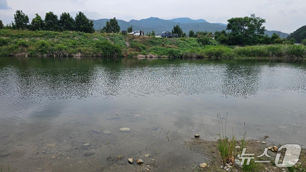 본문 이미지 - 22일 오후 4시 3분쯤 충북 영동군 매곡면 한 하천에서 다슬기를 잡던 60대 여성이 물에 빠지는 사고가 났다.(영동소방서 제공. 재판매 및 DB금지)/뉴스1 