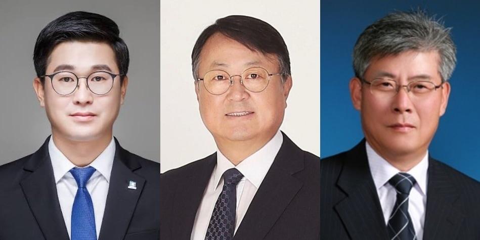 본문 이미지 - 왼쪽부터 곽명환 시의원, 남중웅 교통대 교수, 신계종 교통대 명예교수