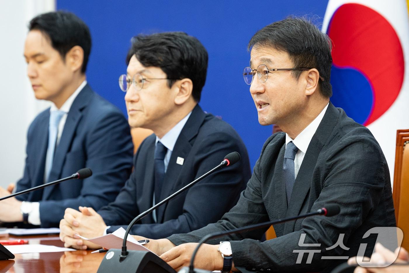본문 이미지 - 한병도 더불어민주당 원내대표가 23일 서울 여의도 국회에서 열린 원내대책회의에서 모두 발언을 하고 있다. 2026.6.23 ⓒ 뉴스1 유승관 기자