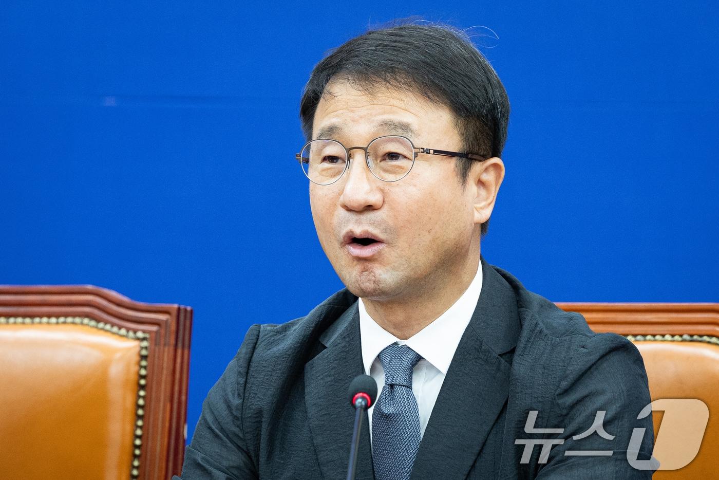 본문 이미지 - 한병도 더불어민주당 원내대표가 23일 서울 여의도 국회에서 열린 원내대책회의에서 모두 발언을 하고 있다. ⓒ 뉴스1 유승관 기자