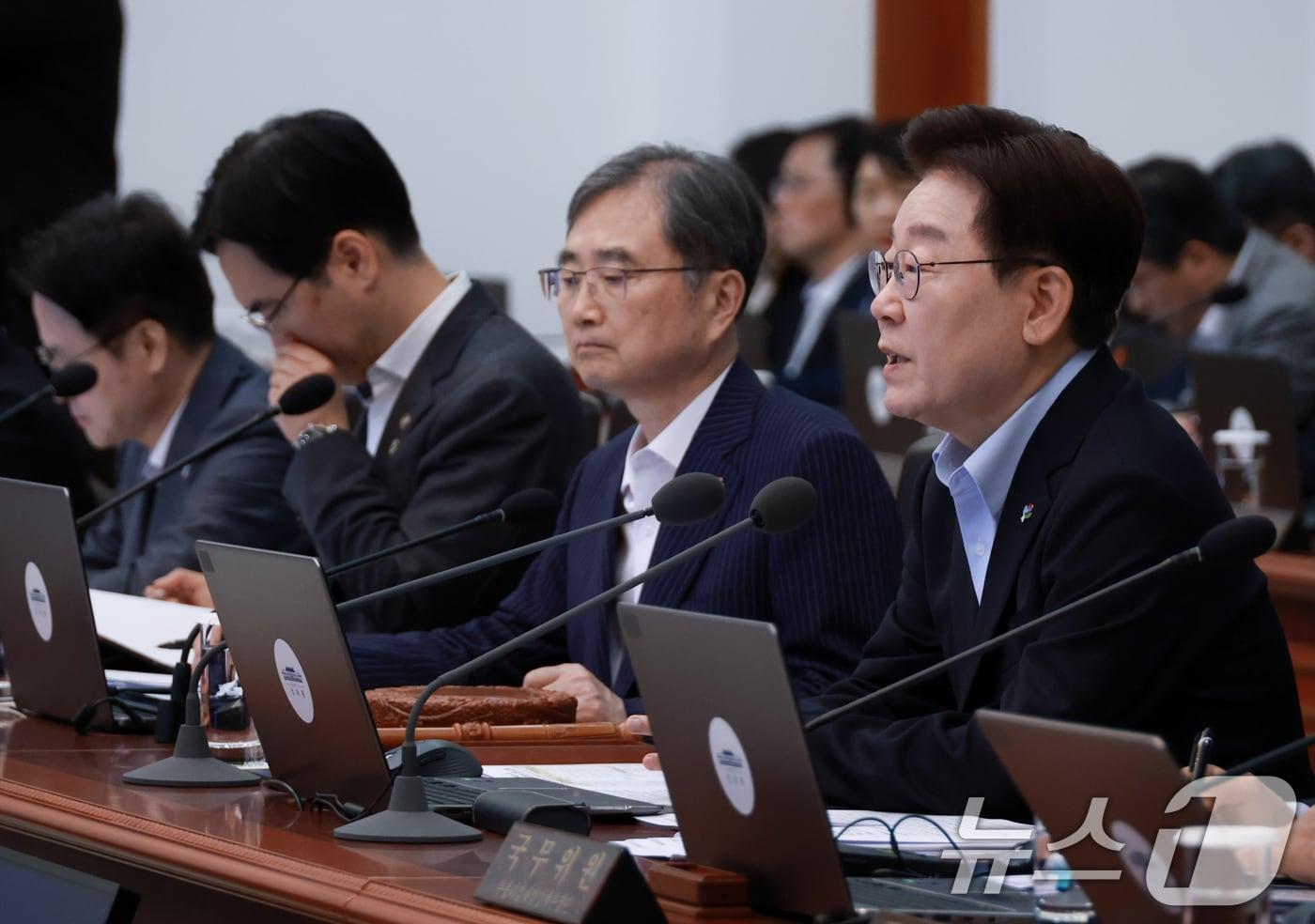 본문 이미지 - 이재명 대통령이 23일 청와대에서 열린 국무회의 겸 비상경제점검회의에서 발언하고 있다. (청와대통신사진기자단) 2026.6.23 ⓒ 뉴스1 허경 기자