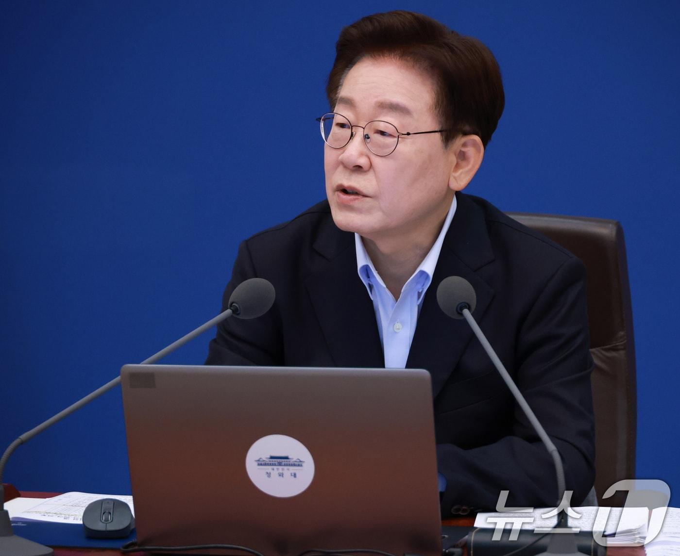 본문 이미지 - 이재명 대통령이 23일 청와대에서 열린 국무회의 겸 비상경제점검회의에서 발언하고 있다. (청와대통신사진기자단) 2026.6.23 ⓒ 뉴스1 허경 기자