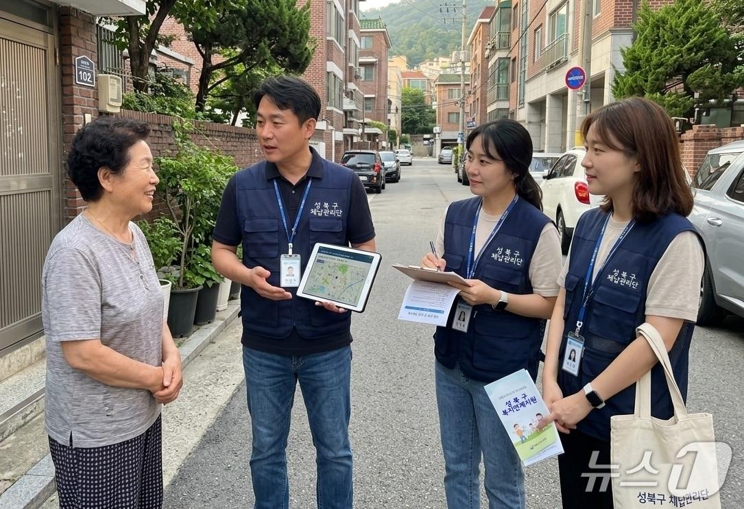 본문 이미지 - 사진은 성북구 체납관리단의 활동 모습 관련 AI 이미지.(성북구 제공)