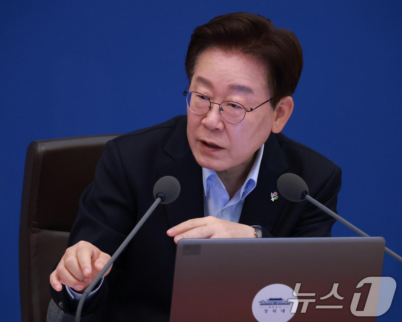 본문 이미지 - 이재명 대통령이 23일 청와대에서 열린 국무회의 겸 비상경제점검회의에서 발언하고 있다. (청와대통신사진기자단) 2026.6.23 ⓒ 뉴스1 허경 기자