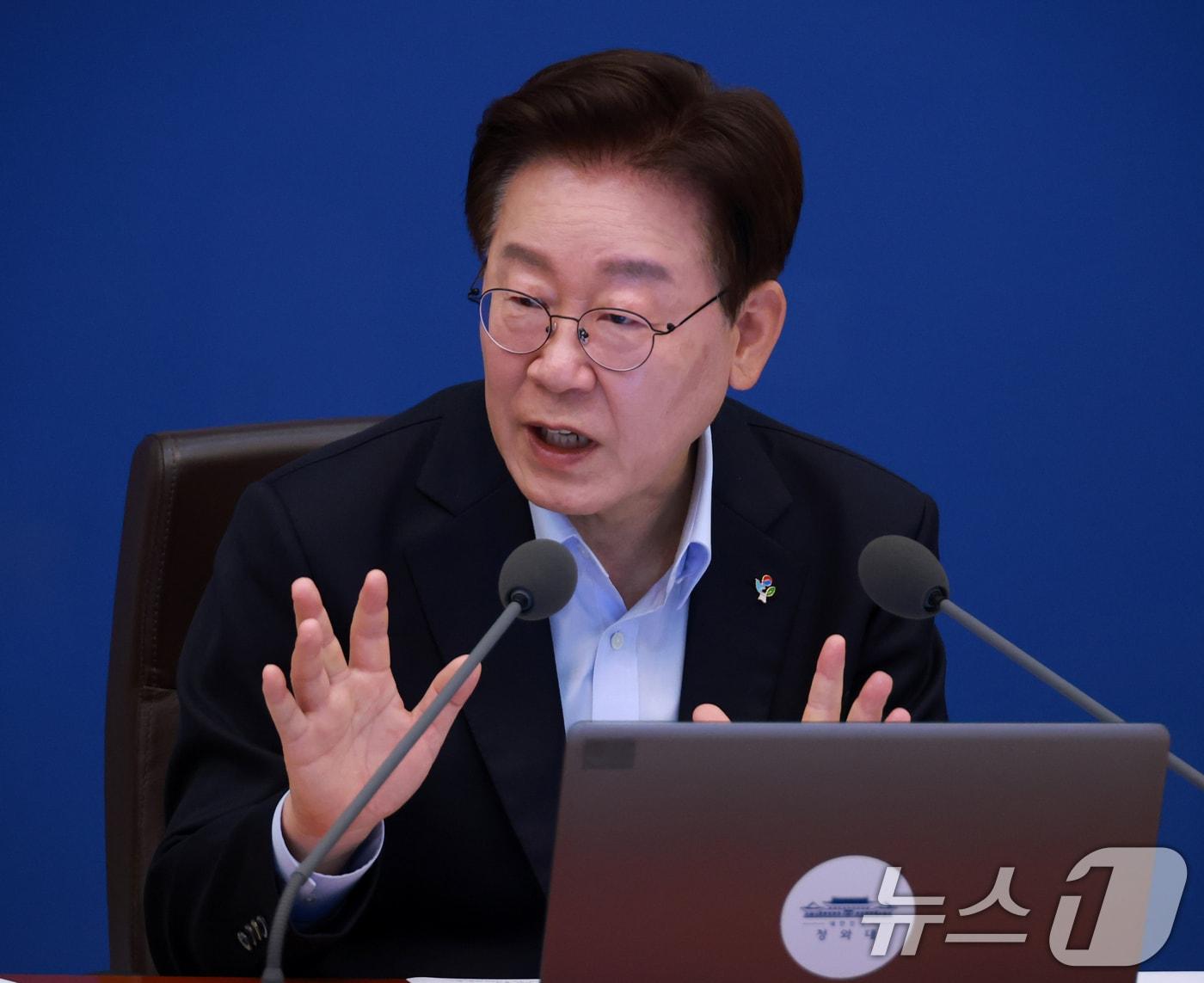 본문 이미지 - 이재명 대통령이 23일 청와대에서 열린 국무회의 겸 비상경제점검회의에서 발언하고 있다. (청와대통신사진기자단) 2026.6.23 ⓒ 뉴스1 허경 기자