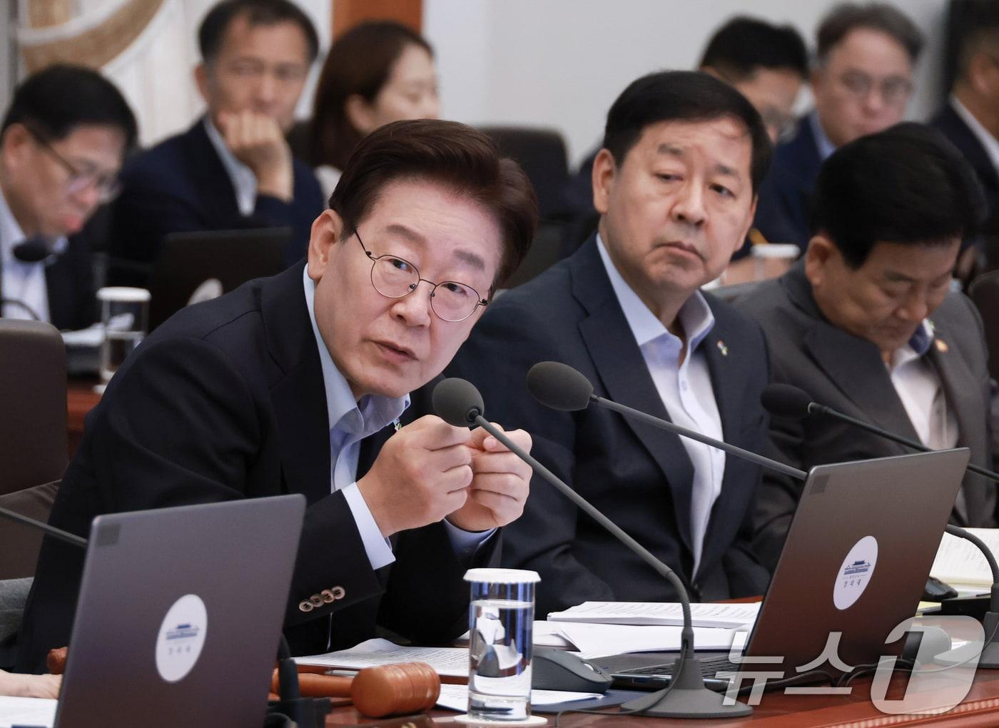 본문 이미지 - 이재명 대통령이 23일 청와대에서 열린 국무회의 겸 비상경제점검회의에서 발언하고 있다. (청와대통신사진기자단) 2026.6.23 ⓒ 뉴스1 허경 기자