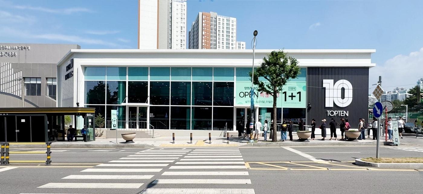 본문 이미지 - 탑텐 경기양평점 매장(신성통상 제공)