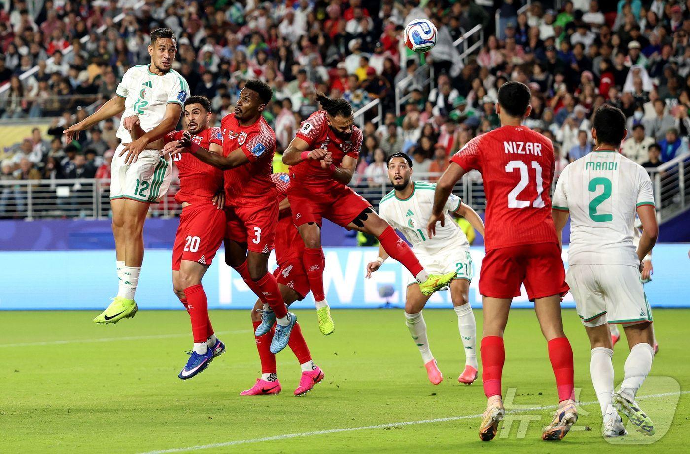본문 이미지 - 알제리가 요르단을 2-1로 꺾었다.ⓒ AFP=뉴스1