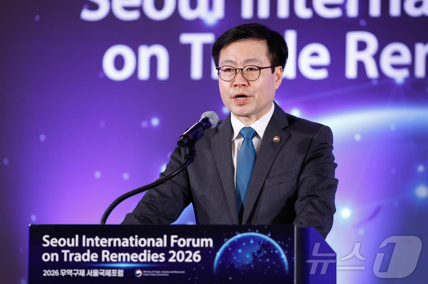 본문 이미지 - 여한구 전 산업통상부 통상교섭본부장이 지난 6월 23일 열린 2026 무역구제 서울국제포럼에서 축사를 하고 있다. (산업통상부 제공. 재판매 및 DB 금지) 2026.6.23 ⓒ 뉴스1
