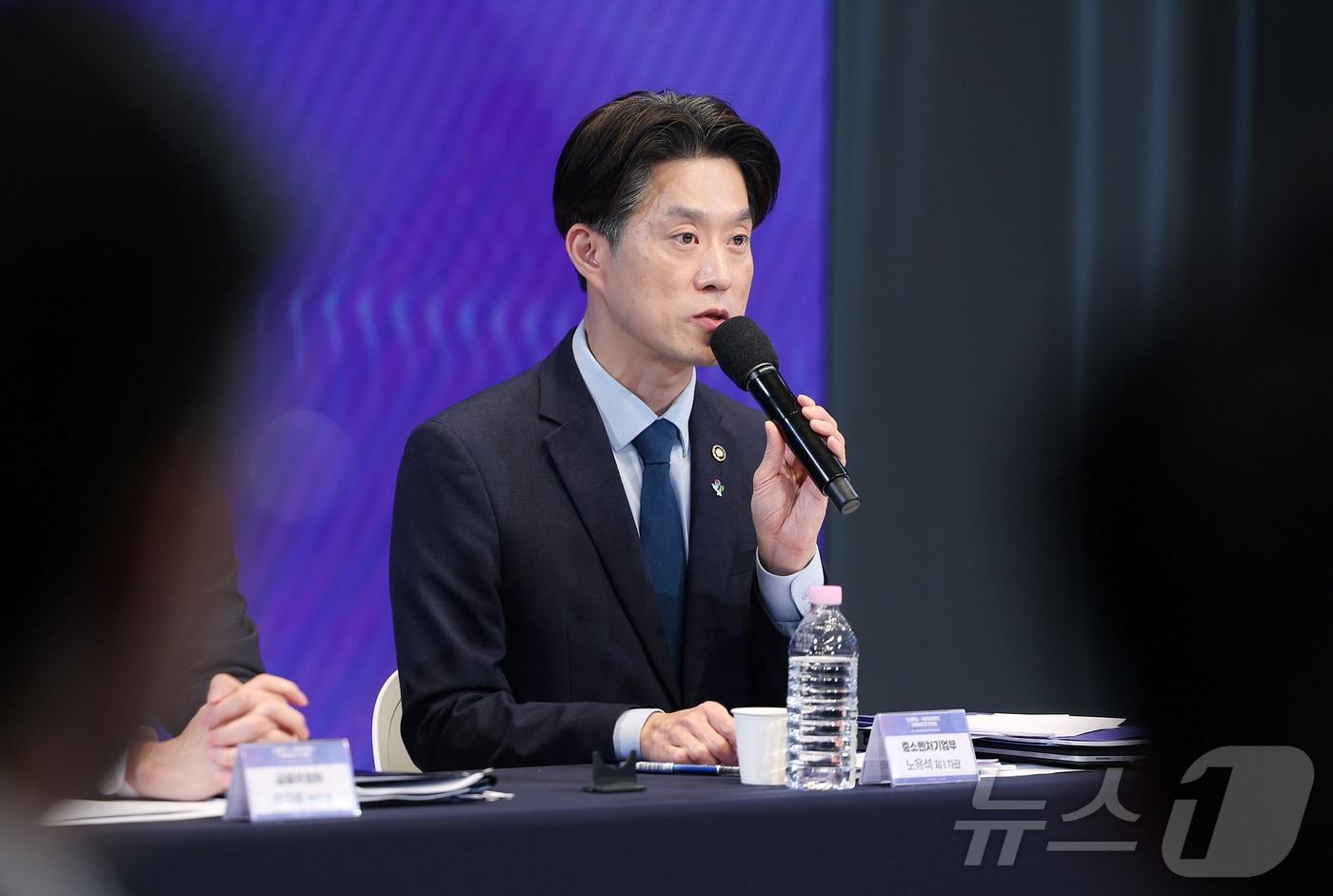본문 이미지 - 노용석 중소벤처기업부 제1차관이 23일 오후 서울 마포구 SVC 서울에서 열린 모태펀드-국민성장펀드 이어달리기 간담회 ‘벤처·스타트업이 글로벌 유니콘으로 도약합니다’에 참석해 인사말을 하고 있다. 2026.6.23 ⓒ 뉴스1 김진환 기자