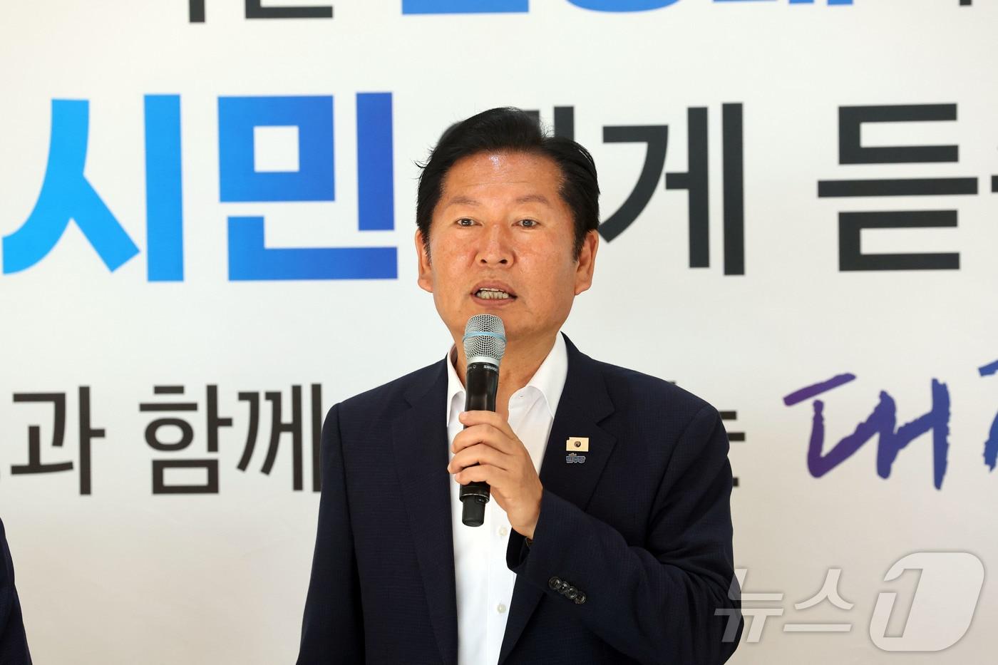 본문 이미지 - 정청래 더불어민주당 당대표가 23일 전남 목포 김대중 노벨평화상 기념관에서 열린 특별시민과의 대화 여성 분야 행사에 참석해 발언하고 있다. 2026.6.23 ⓒ 뉴스1 조수민 수습기자