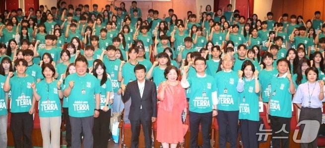 본문 이미지 - '2026년 전주가맥축제'를 이끌 자원봉사단 '가맥지기' 발대식이 23일 전주덕진예술회관에서 개최됐다.(전주시 제공, 재판매 및 DB 금지)/뉴스1