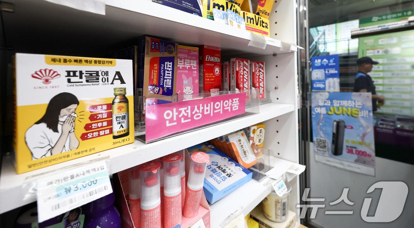본문 이미지 - 지난 23일 서울 시내 한 편의점에 판매 중인 상비약.  ⓒ 뉴스1 최지환 기자