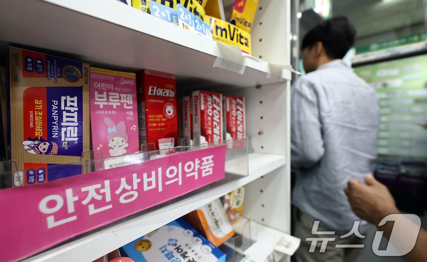 본문 이미지 - 서울 시내 한 편의점에 판매 중인 상비약. ⓒ 뉴스1 