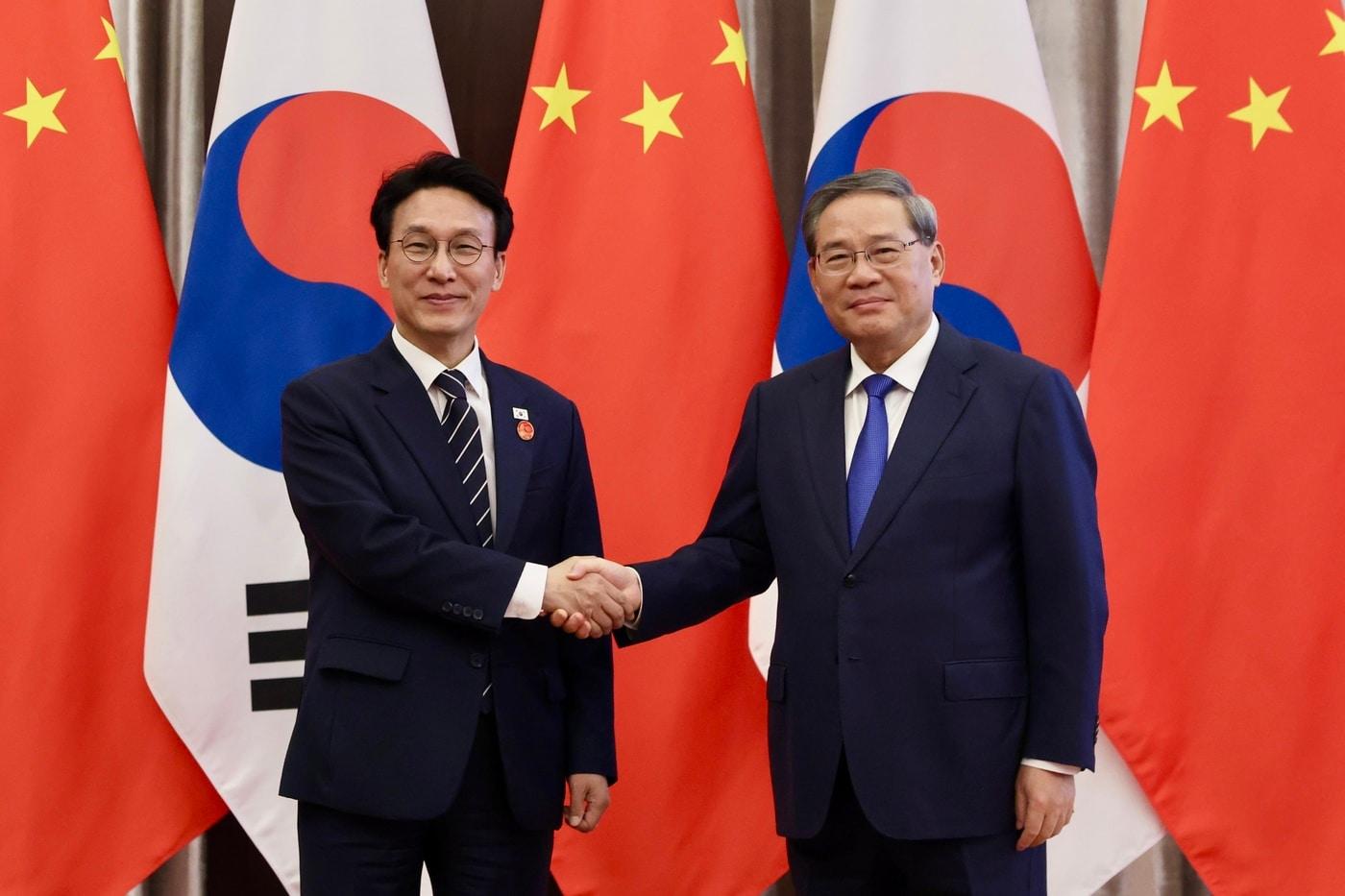 본문 이미지 - 김민석 국무총리가 23일 중국 다롄에서 리창 국무원 총리와 회담을 갖는 모습.(총리실 제공)