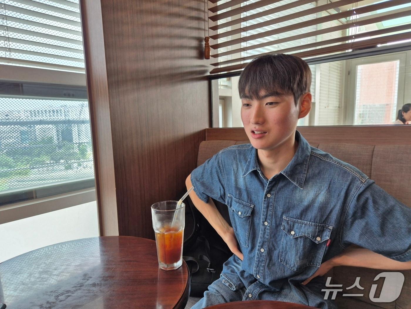 본문 이미지 - 연세대 정치외교학과 24학번 김민수 학생이 22일 서울 서대문구에서 뉴스1과 인터뷰를 하고 있다. 2026.6.22 ⓒ 뉴스1 신윤하 기자