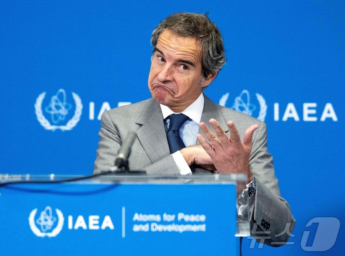 본문 이미지 - 라파엘 그로시 국제원자력기구(IAEA) 사무총장이 지난 8일(현지시간) 오스트리아 빈에서 열린 회원국 이사회 이후 기자회견을 열고 있다. 2026.6.8 ⓒ AFP=뉴스1