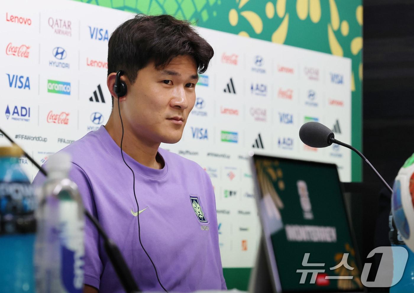 본문 이미지 - 대한민국 축구대표팀 김민재가 23일(현지시간) 멕시코 누에보 레온주 몬테레이 스타디움에서 열린 대한민국 공식 기자회견에서 취재진의 질문을 받고 있다. 대한민국 축구대표팀은 25일(한국시간) 오전 10시 멕시코 몬테레이 스타디움에서 남아공을 상대로 2026 북중미 월드컵 조별리그 A조 3차전을 갖는다. 2026.6.24 ⓒ 뉴스1 임세영 기자