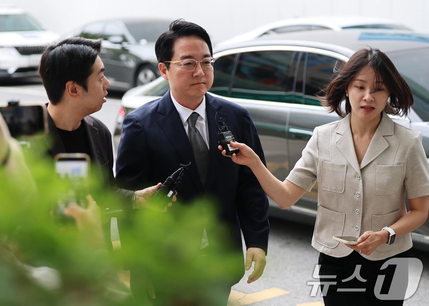 본문 이미지 - '내란 가담' 혐의를 받는 심우정 전 검찰총장이 24일 오전 경기 과천 2차 종합특검 사무실에서 피의자 신분으로 조사를 받기 위해 출석하고 있다. 2026.6.24 ⓒ 뉴스1 오대일 기자