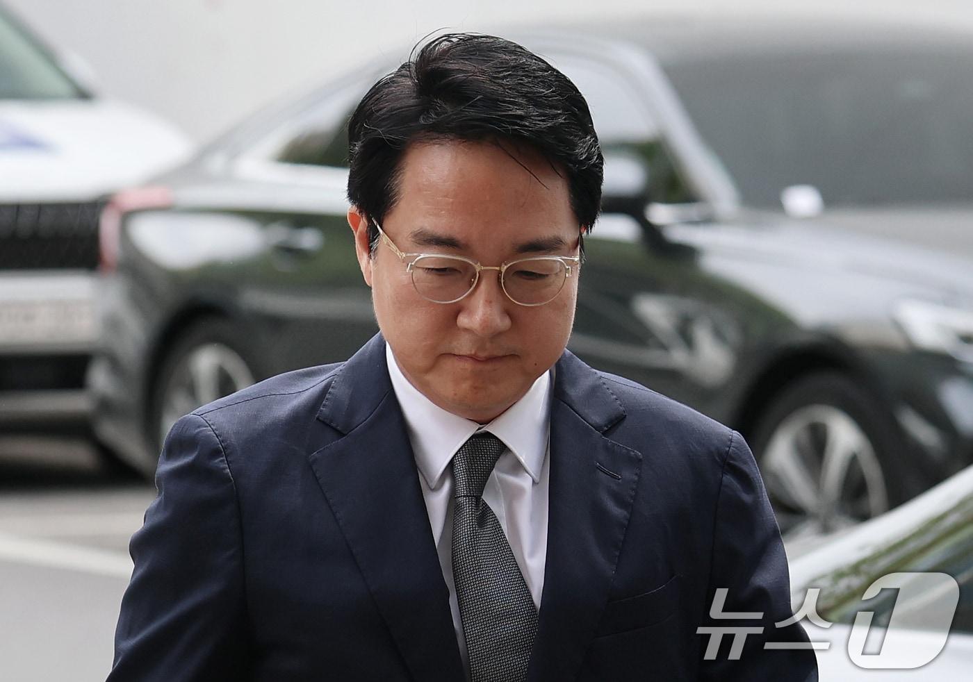 본문 이미지 - '내란 가담' 혐의를 받는 심우정 전 검찰총장이 24일 오전 경기 과천 2차 종합특검 사무실에서 피의자 신분으로 조사를 받기 위해 출석하고 있다. 2026.6.24 ⓒ 뉴스1 오대일 기자