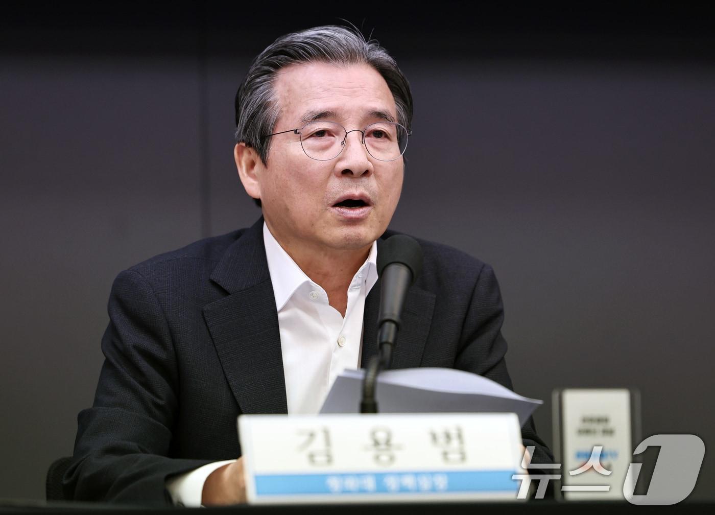 본문 이미지 - 김용범 청와대 정책실장이 24일 서울 중구 한국프레스센터에서 열린 관훈클럽 초청 토론회에서 모두발언을 하고 있다. 2026.6.24 ⓒ 뉴스1 구윤성 기자