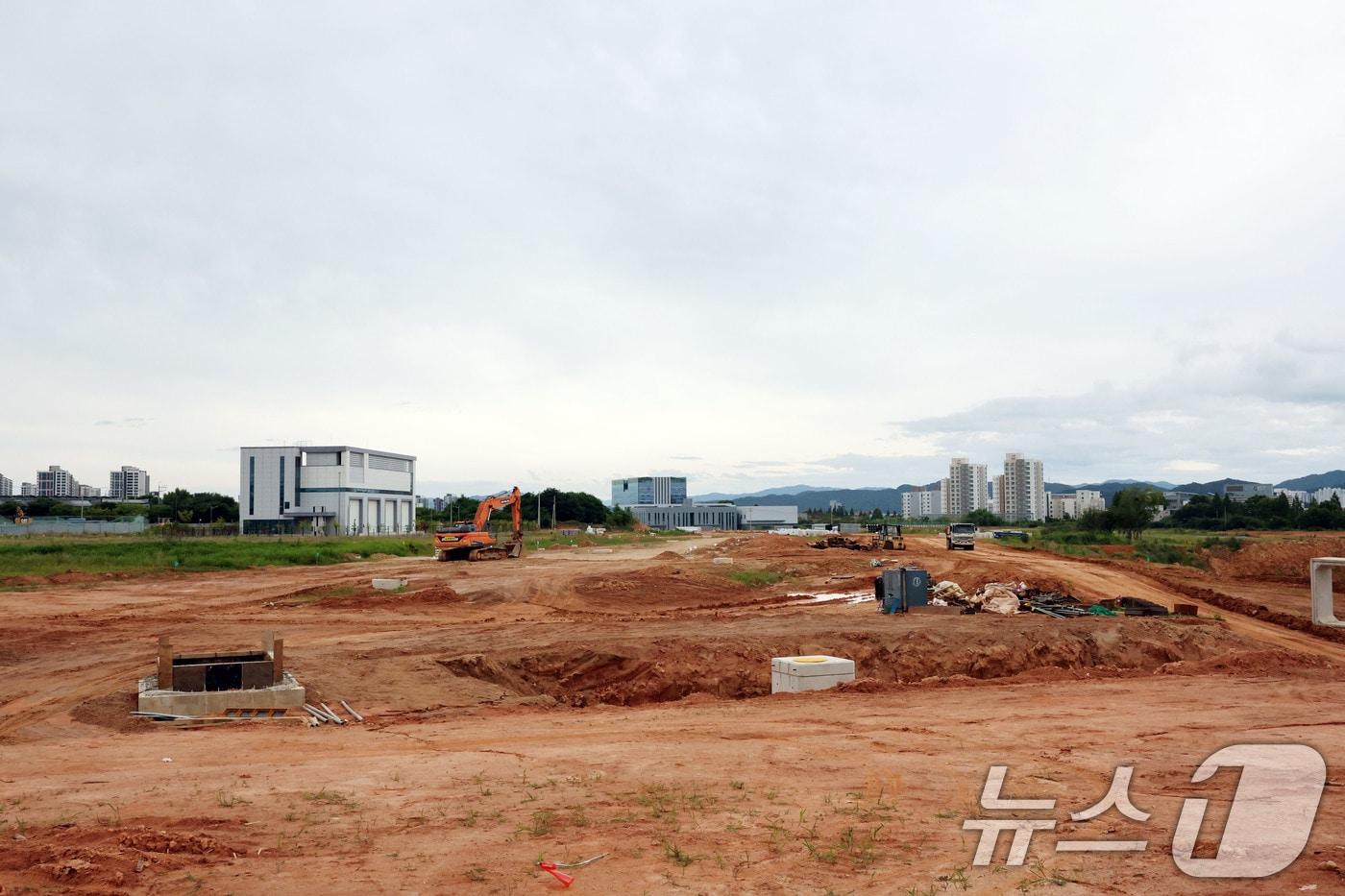 본문 이미지 - 24일 광주 북구와 전남 장성군 일대에 AI 중심 도시로 조성 중인 첨단3지구 공사현장의 모습. ⓒ 뉴스1 박지현 기자